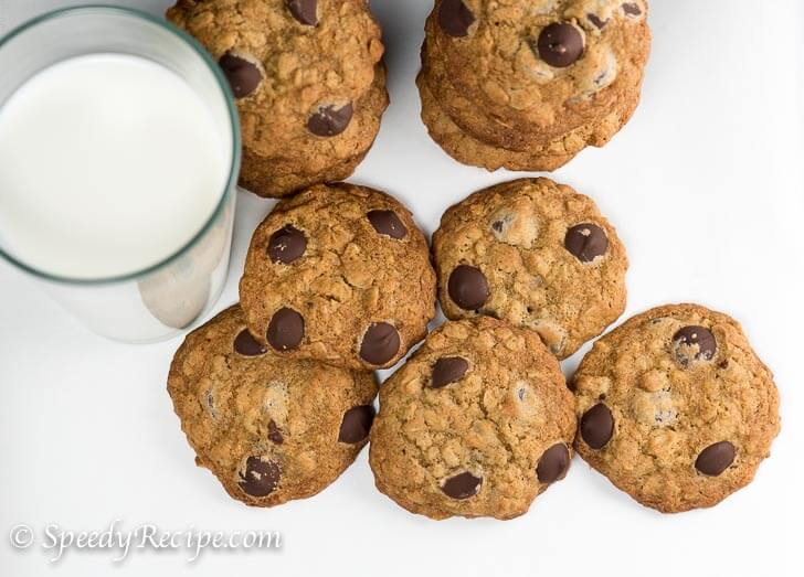 make-oatmeal-chocolate-chip-cookie_