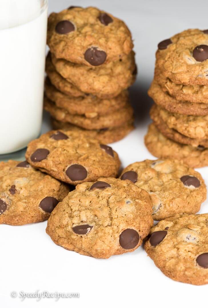 oatmeal-chocolate-chip-cookie_